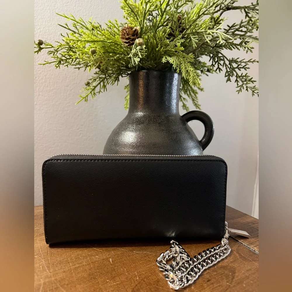 Michael Kors Jet Set Continental Wristlet - Picture 2 of 12